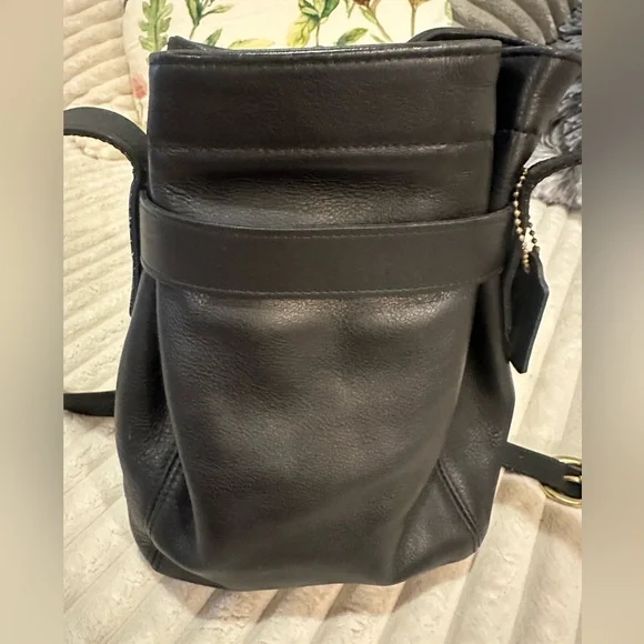 Reserved listing coach - Picture 2 of 8